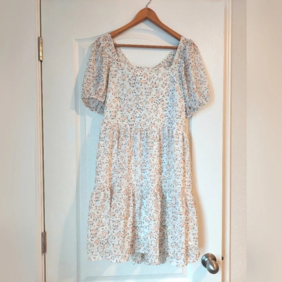 She & Sky Puff Sleeve Tiered Woven Print Dress with Back Detail - Picture 5 of 10